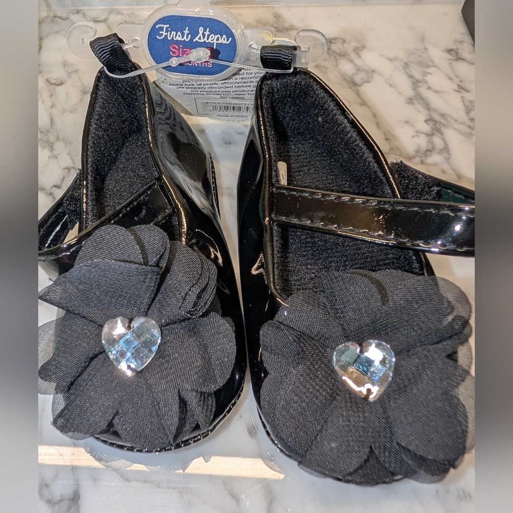 🆕 First Steps Black Patent Baby Shoes with Flower Accent 6-9 Months Size 03 🖤